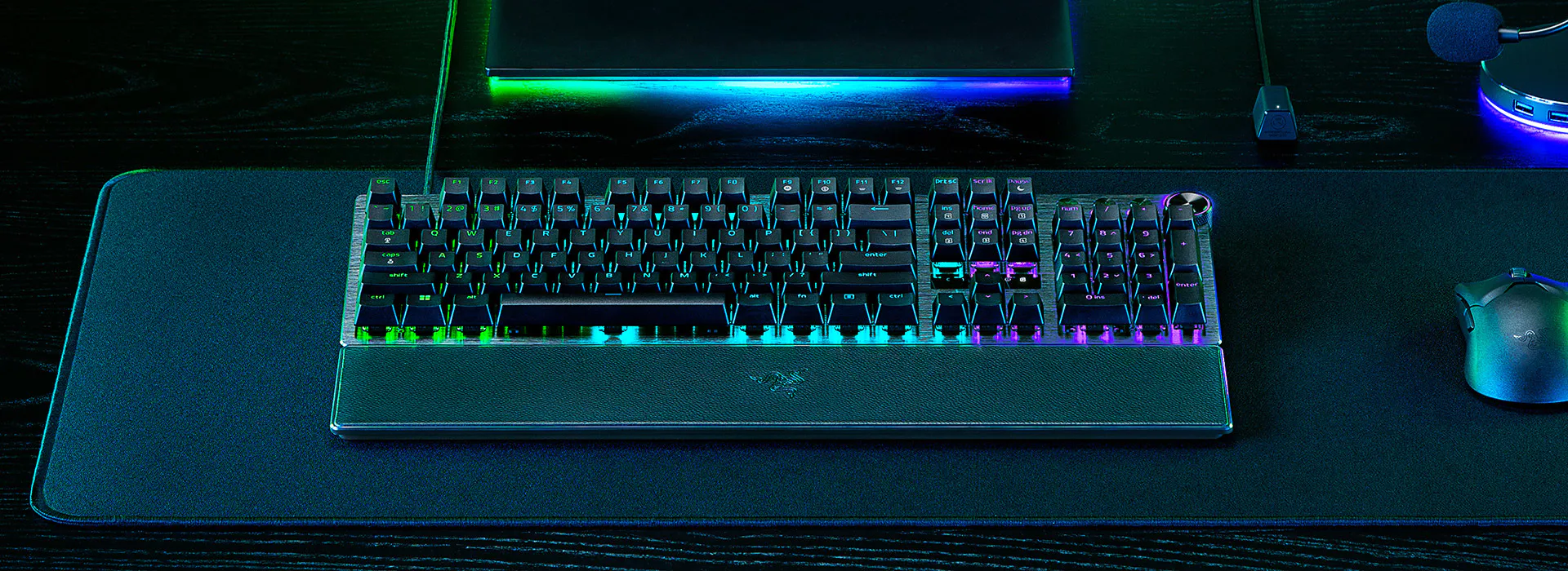کیبورد گیمینگ ریزر مدل Huntsman V3 Pro با سوئیچ اپتیکال آنالوگ - نمای محصول