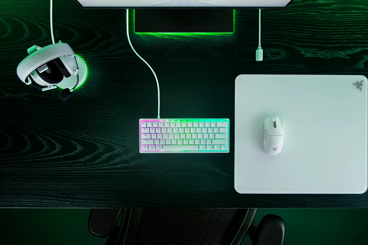 کیبورد گیمینگ ۶۰ درصد ریزر مدل Huntsman V3 Pro Mini با سوئیچ آنالوگ رنگ سفید - نمای محصول